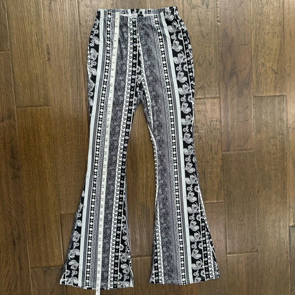 SHEIN Bell Bottom Pants - Picture 4 of 7